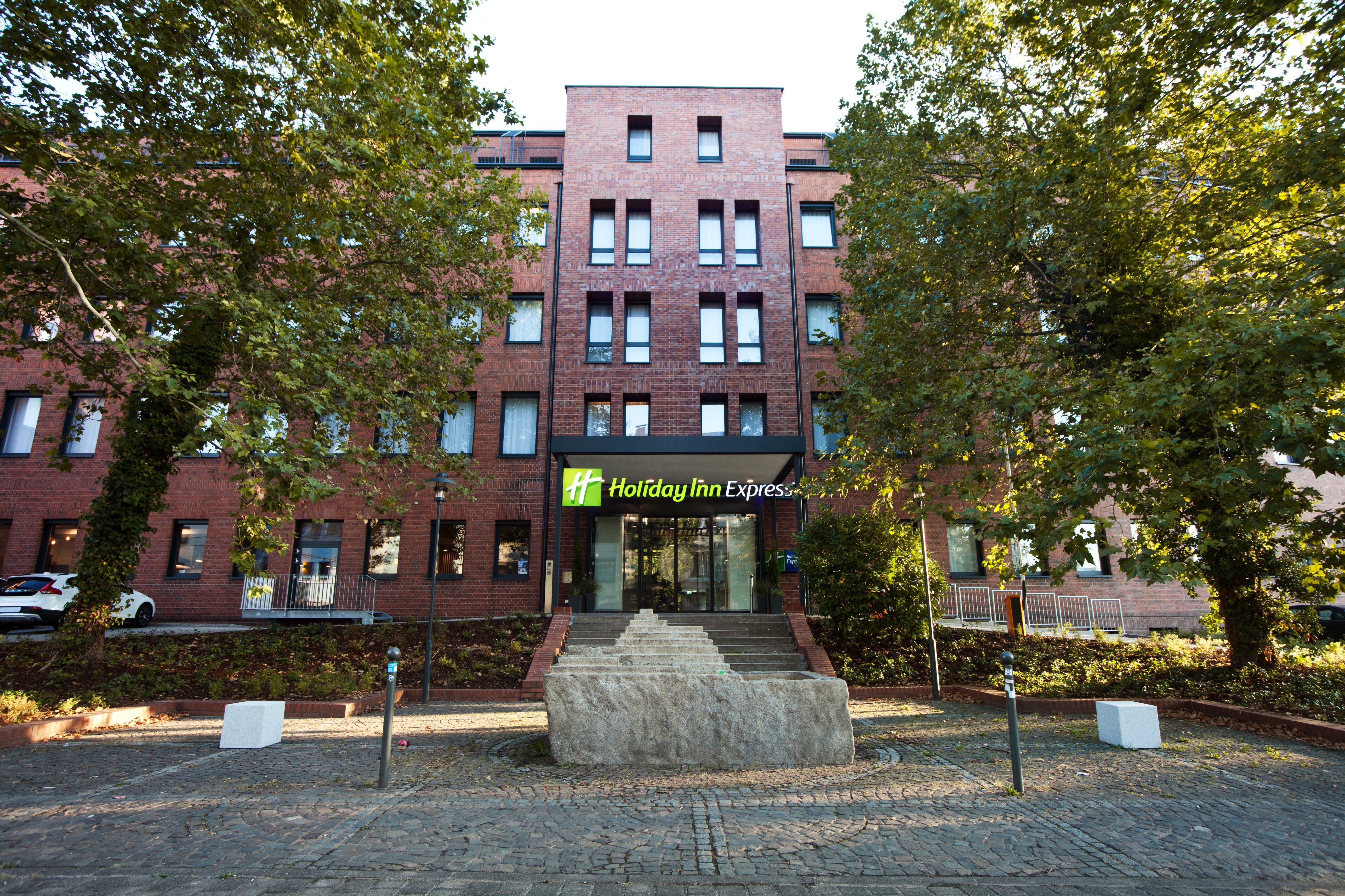 Holiday Inn Express - Saarbruecken By Ihg Экстерьер фото